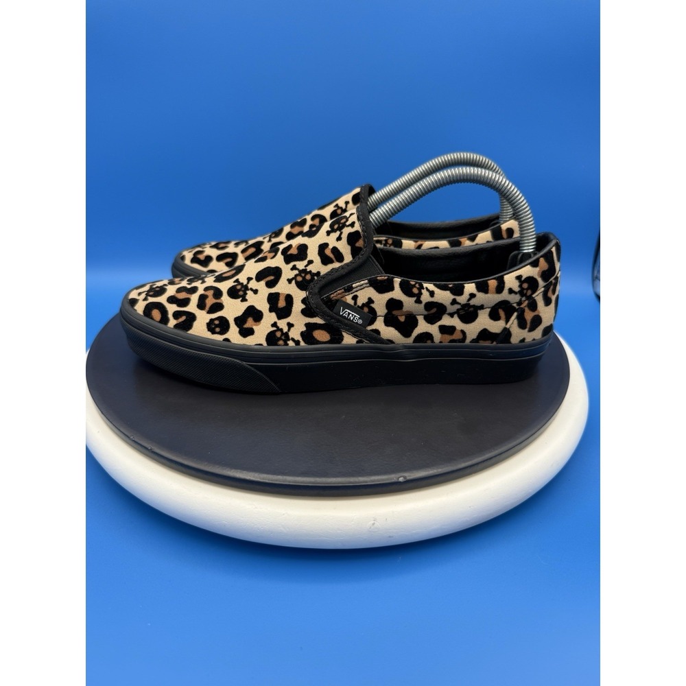 VANS Classic Slip On Womens Sz 6.5 Raised Velvet Skulls Crossbones Leopard Shoes